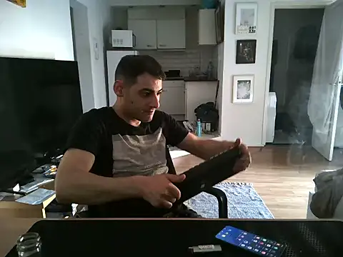 צ'אט XXX בשידור חי של mihaimichael