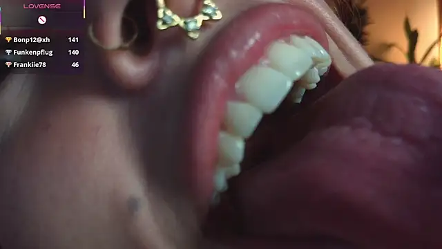 Czat XXX na żywo – bri_von_dhara__