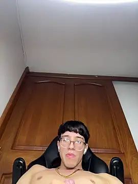 Živý XXX chat ArthurDavies21