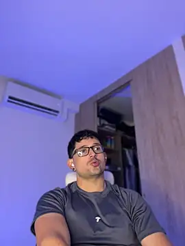 TroyeSavage live XXX chat