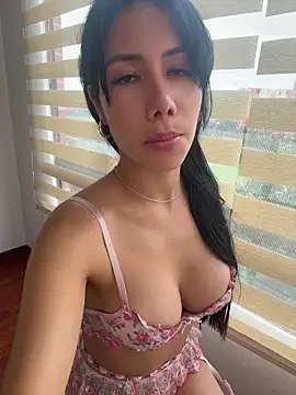 ArianaReynoldss' Live XXX Chat