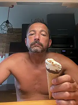 daddy3945 élő XXX-chatje