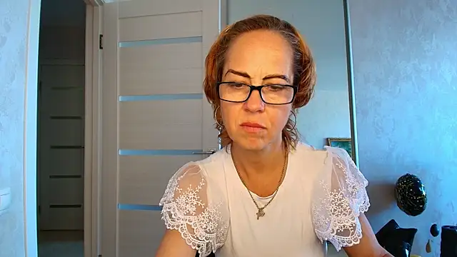 LioraWeiss Chat XXX live