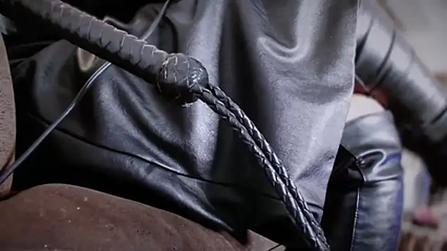 Pokazy przed kamerką – DIVAZARAHLEATHER
