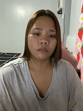 _UrSingleMamiBella_ Adlı Modelin Canlı XXX Sohbeti