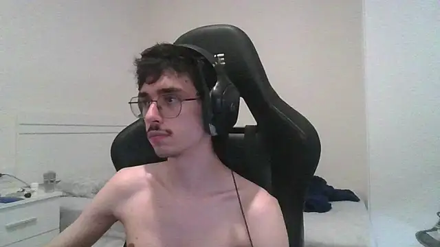 Chat +18 de gabrielNovin17cm ao vivo