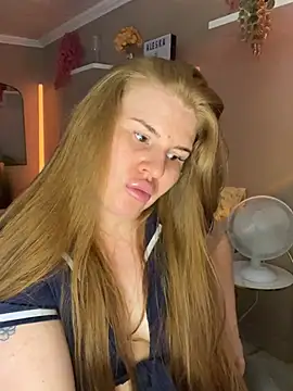 RedFoxQueen élő XXX-chatje