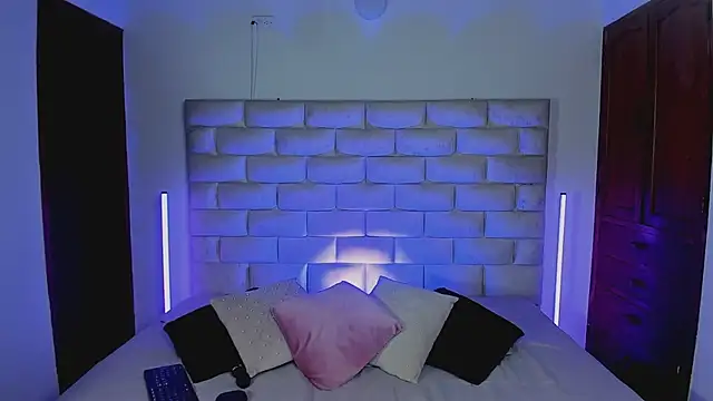 Chatroom XXX en direct de HollyGrey_