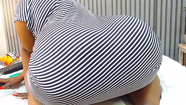 ROYALASS25's Live XXX Chat