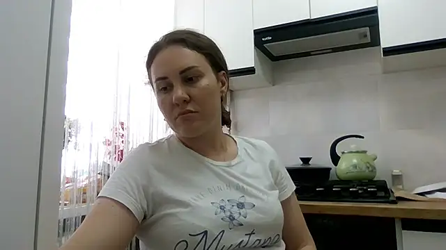 צ'אט XXX בשידור חי של MeadowEyes