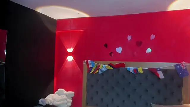 YayaHilton Chat XXX live