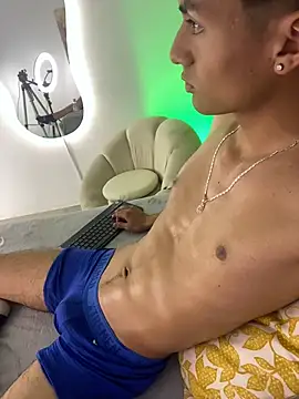 AdrianStark_ Live XXX-Chat
