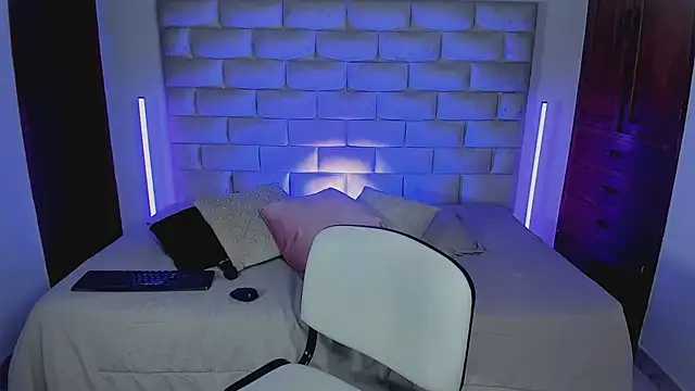 צ'אט XXX בשידור חי של HollyGrey_