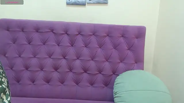 MonikaSkyfull's Live XXX Chat