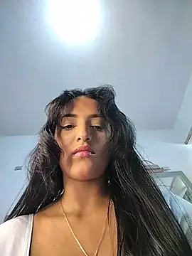 Chat +18 de SaharQamar ao vivo