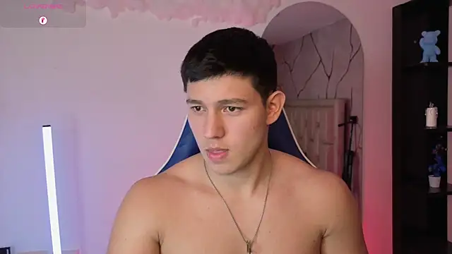 Онлайн чат XXX JamesCr_