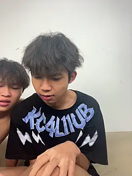 -OvO-のライブXXXチャット