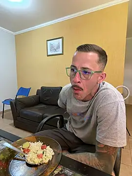 צ'אט XXX בשידור חי של MeladoDiMel