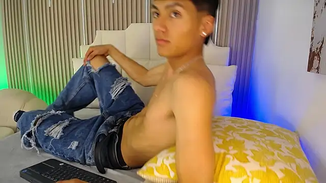 Chat +18 de AdrianStark_ ao vivo