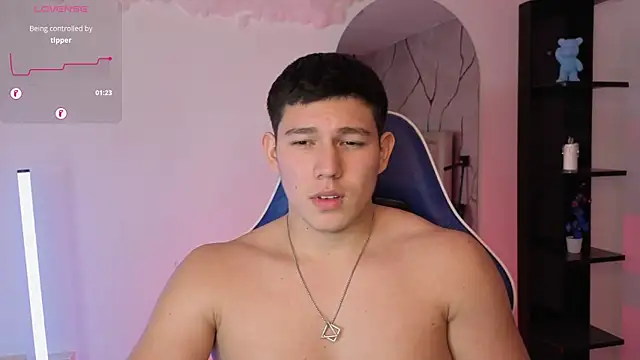 JamesCr_ Live XXX-Chat