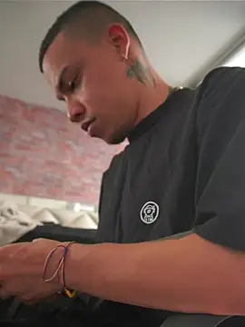 AlphaMasterXxx 现场XXX聊天