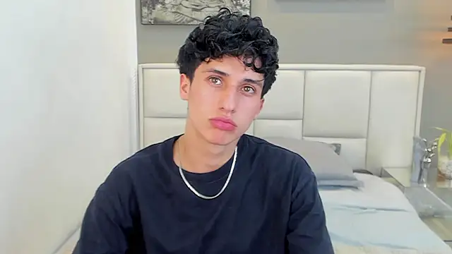 Chat +18 de thom_ames ao vivo
