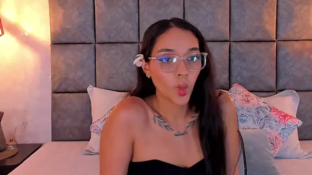 Roseaurora live XXX chat