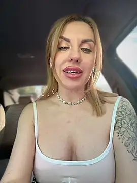 MilfNextDoor20's Live XXX Chat