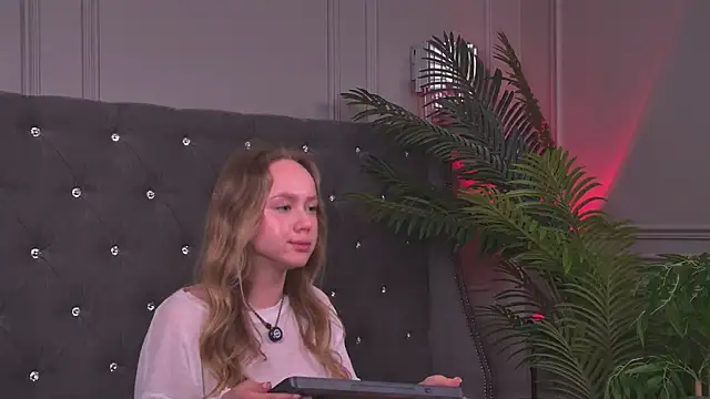 Emi_Sterling XXX чат на живо