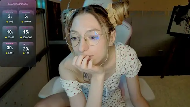 MiaMooonn's Live XXX Chat
