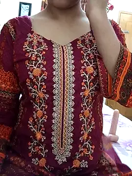 Tanha18 Adlı Modelin Canlı XXX Sohbeti