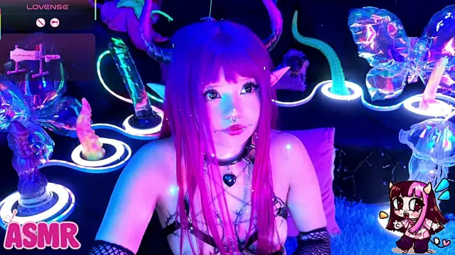 LaytonBox live XXX chat