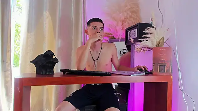 your_d0ll1 Adlı Modelin Canlı XXX Sohbeti