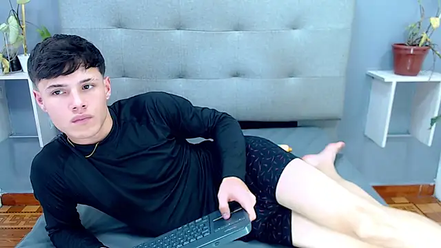 Kevin_Tupe's Live XXX Chat