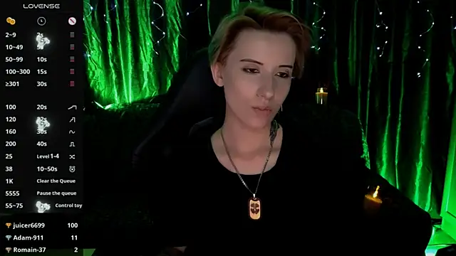 _Shadow_devil__: онлайн-секс-чат