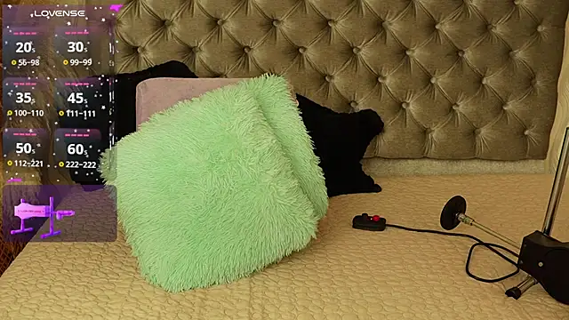 צ'אט XXX בשידור חי של katt_eyes__