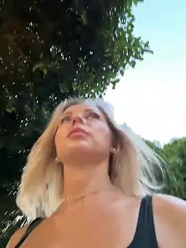 XXX chat uživo modela VikaBunny1