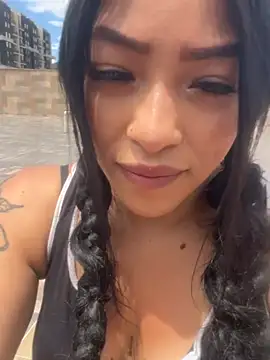 DAKOTA_SAKURA élő XXX-chatje