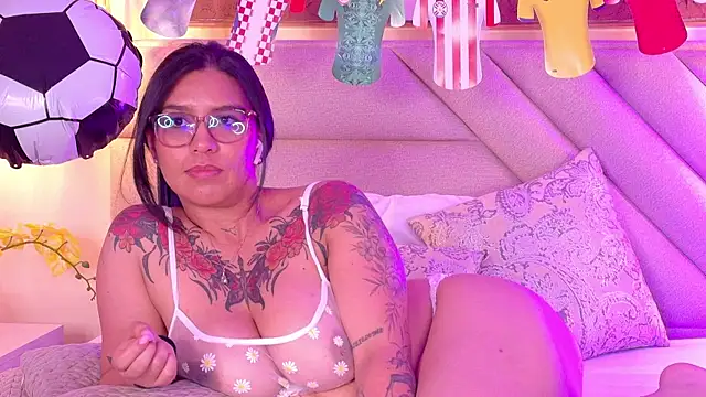 Chatroom XXX en direct de Sharlot18