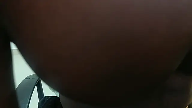 pecsblack888 Adlı Modelin Canlı XXX Sohbeti