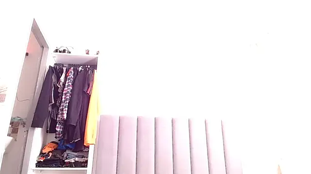 saara_johnson496 élő XXX-chatje