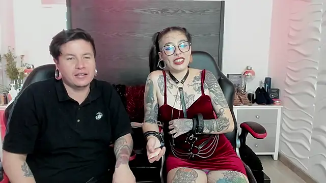 Chat +18 de inkedsinners_ ao vivo