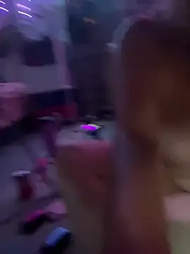 TrenaAnne Adlı Modelin Canlı XXX Sohbeti