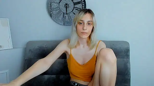 MiilaGlow's Live XXX Chat