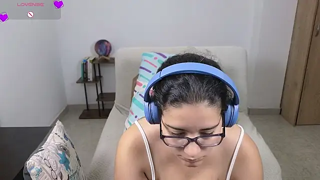 blue__moon_'s Live XXX Chat