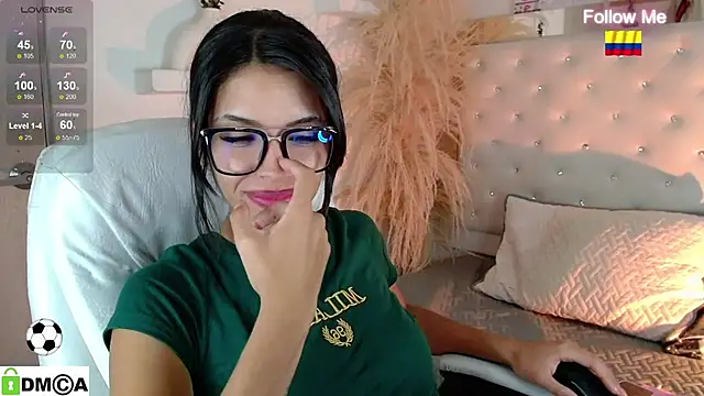 zoe_sexy_latin_19: онлайн-секс-чат