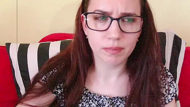 צ'אט XXX בשידור חי של EmilyHotAngel