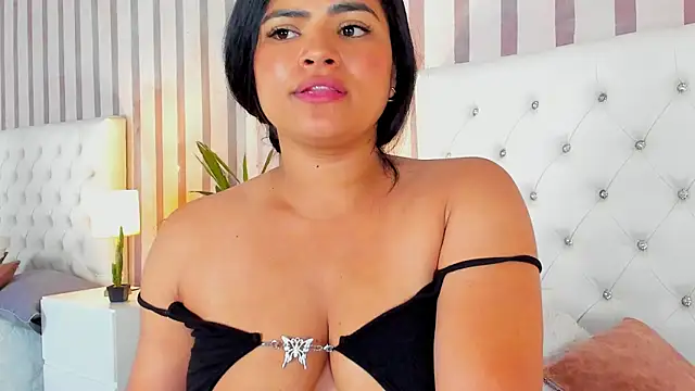 Mia-Stones Live XXX-chat