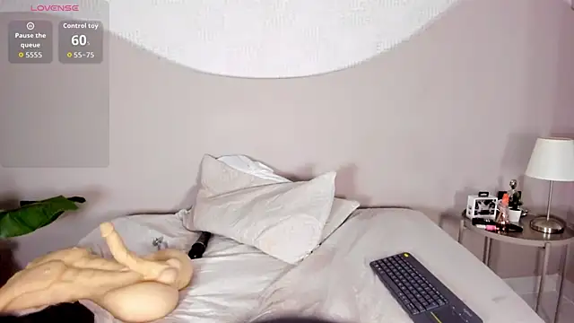 ainaah_ live XXX chat