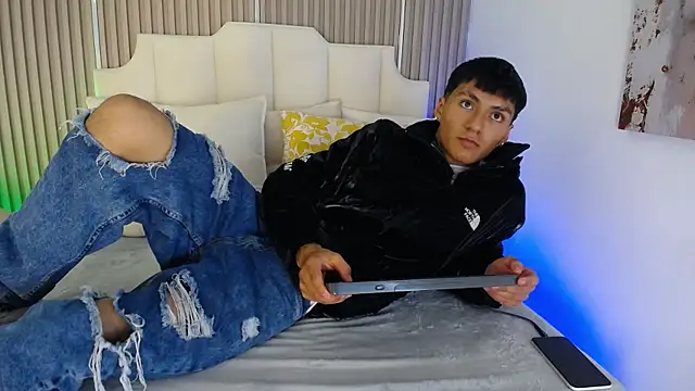 AdrianStark_'s Live XXX Chat